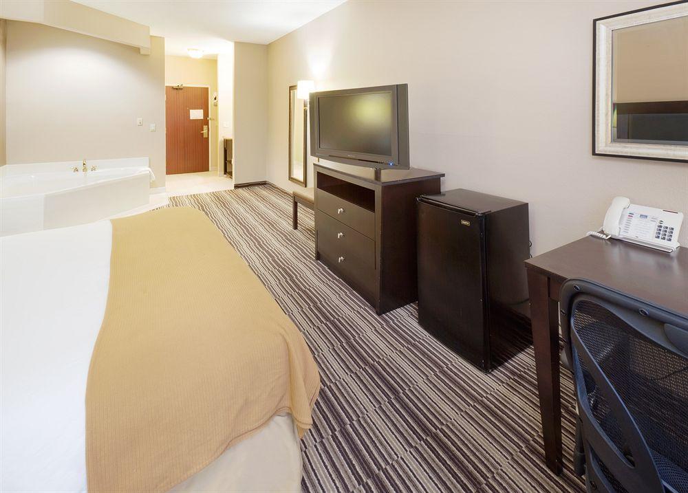 Holiday Inn Express Hotel & Suites Burlington By Ihg Pokój zdjęcie
