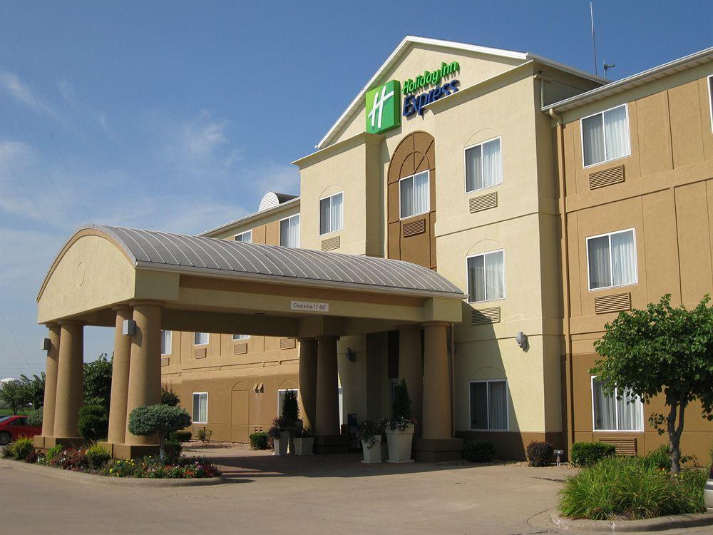 Holiday Inn Express Hotel & Suites Burlington By Ihg Zewnętrze zdjęcie
