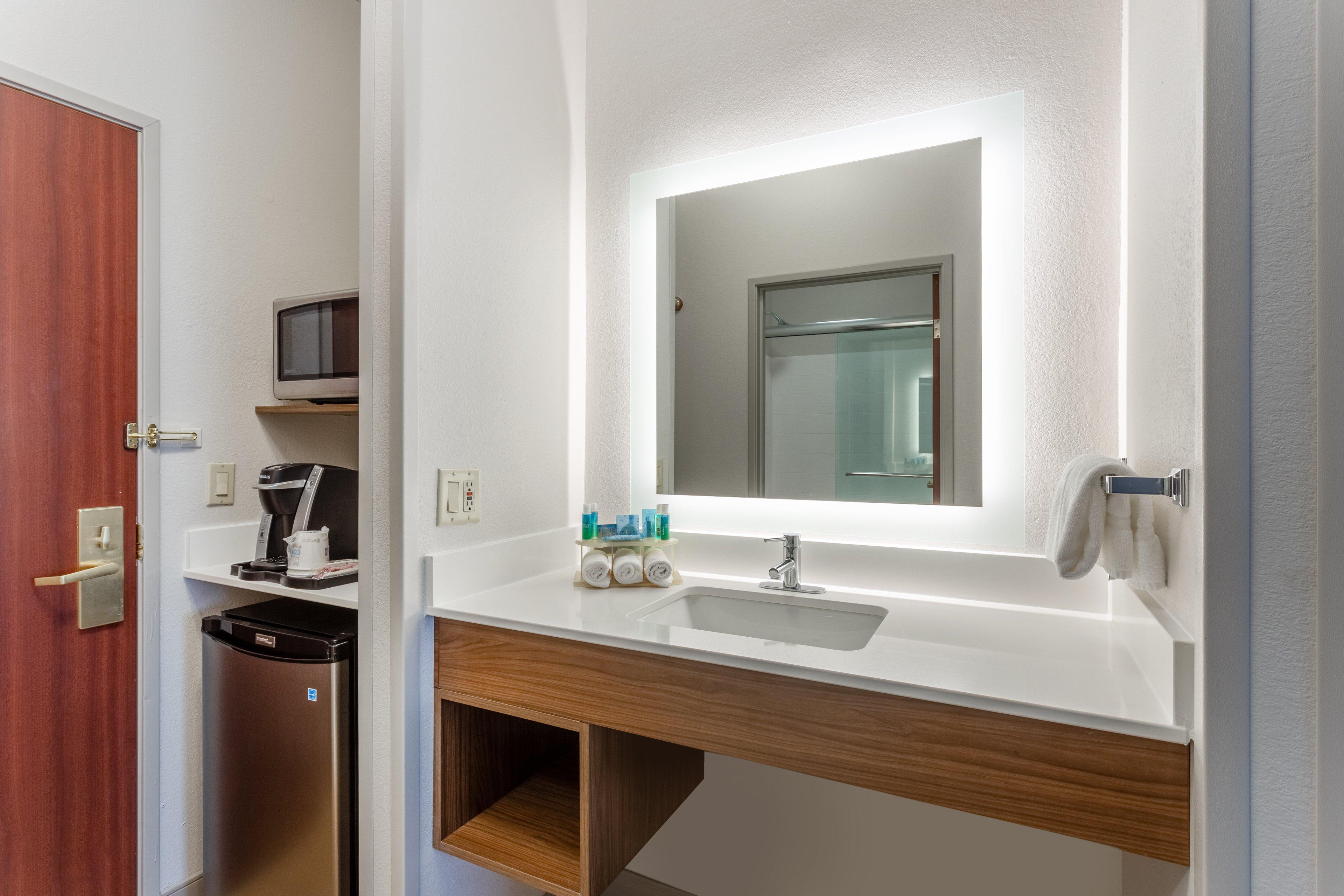 Holiday Inn Express Hotel & Suites Burlington By Ihg Zewnętrze zdjęcie