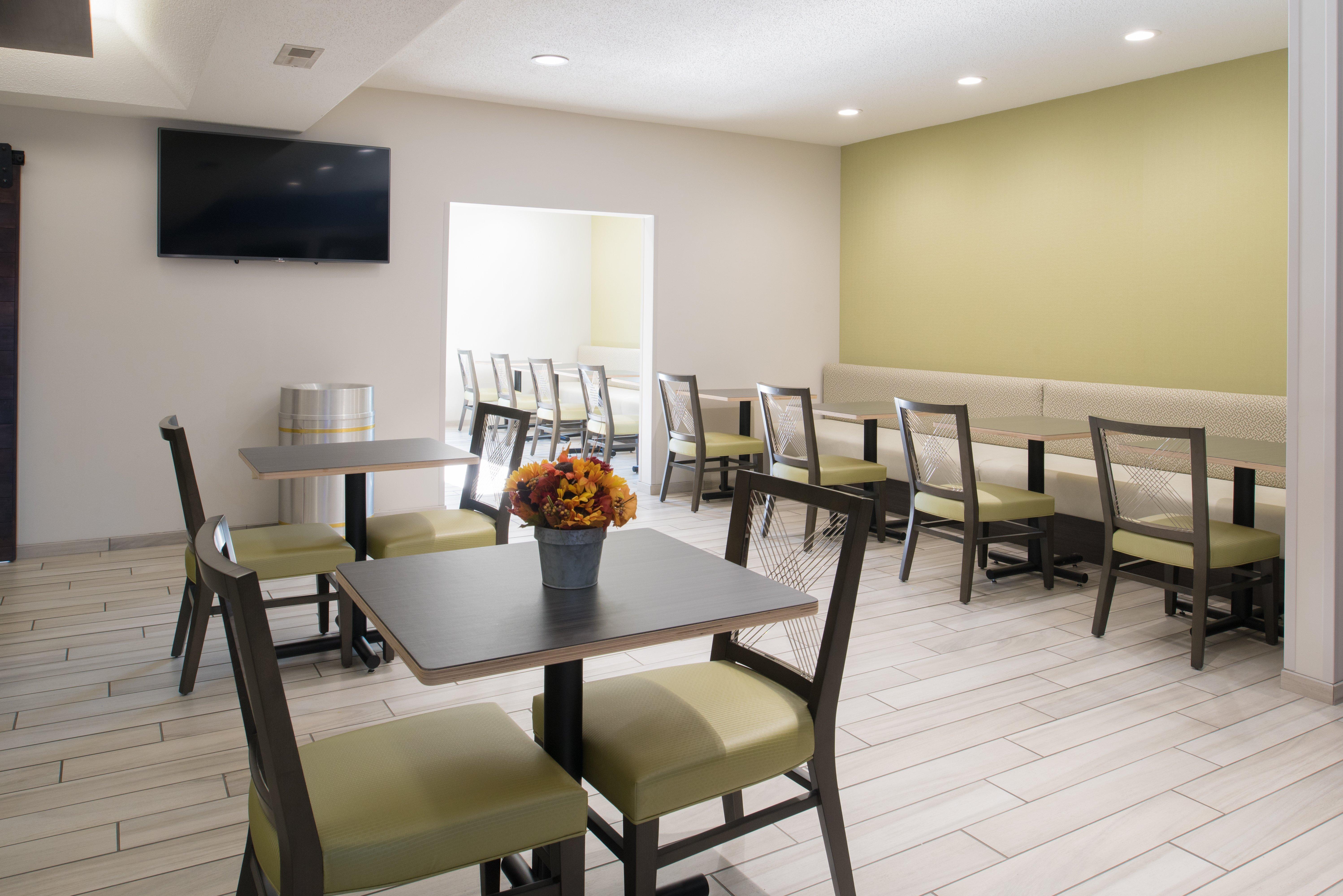 Holiday Inn Express Hotel & Suites Burlington By Ihg Zewnętrze zdjęcie
