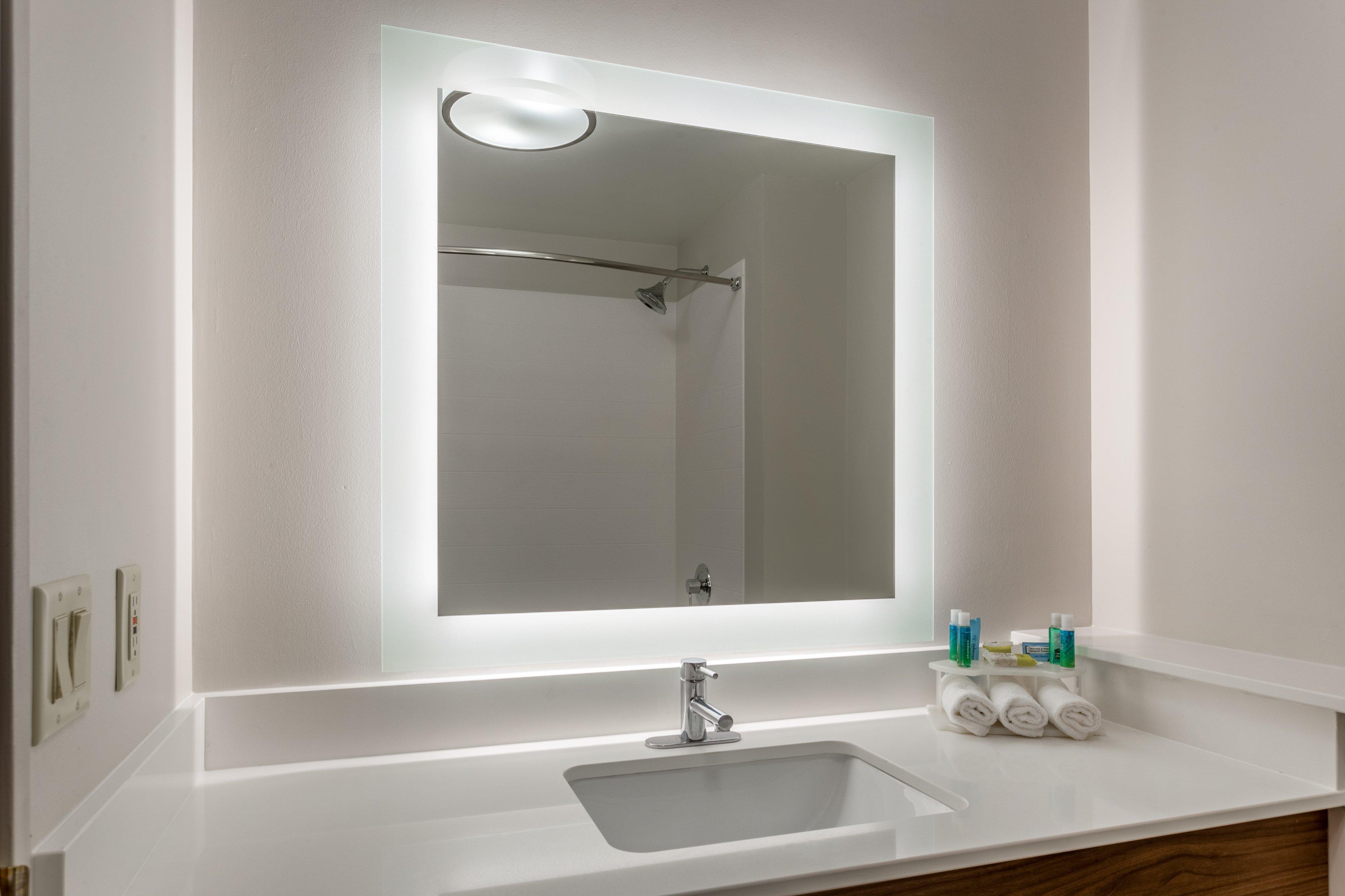 Holiday Inn Express Hotel & Suites Burlington By Ihg Zewnętrze zdjęcie