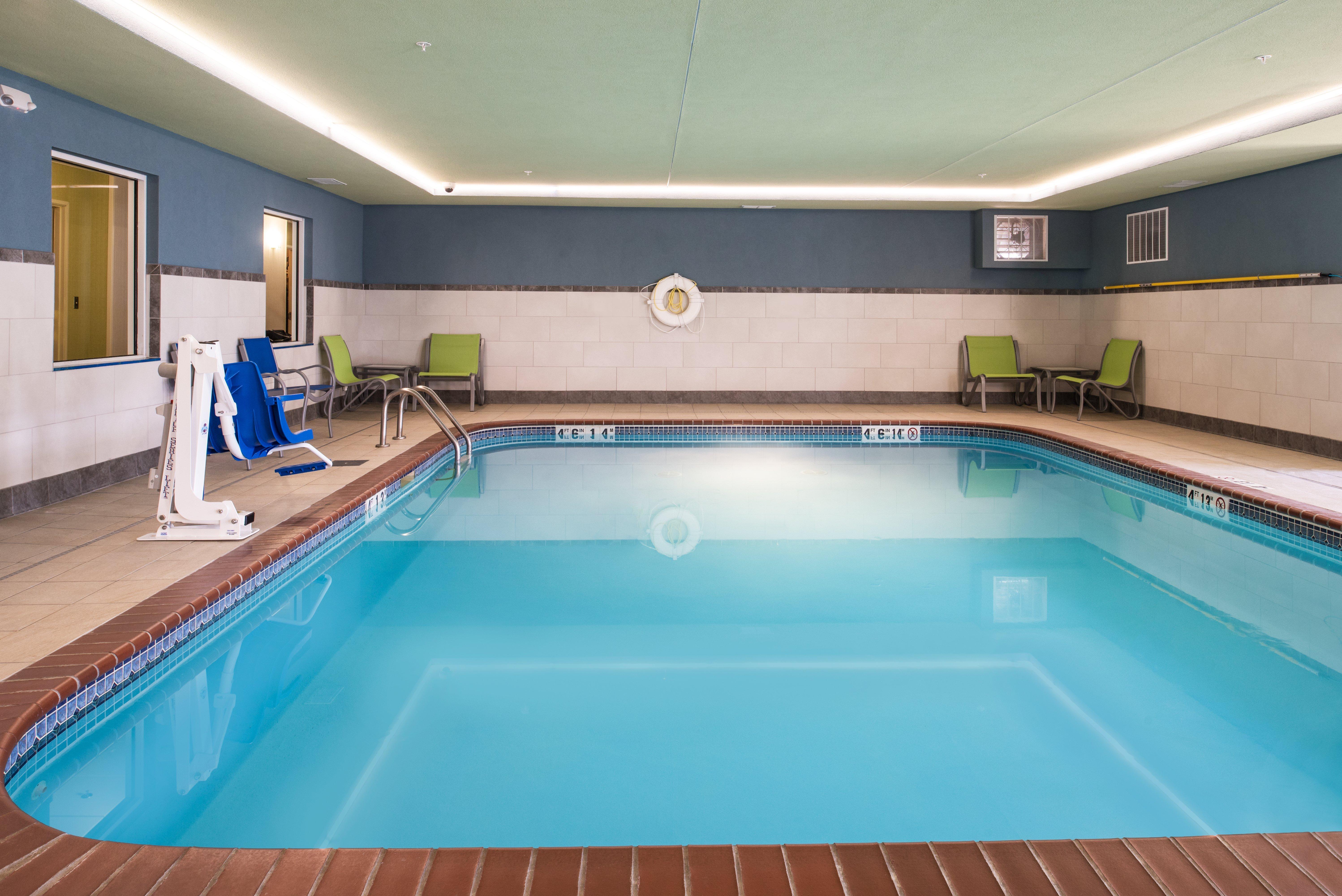 Holiday Inn Express Hotel & Suites Burlington By Ihg Zewnętrze zdjęcie