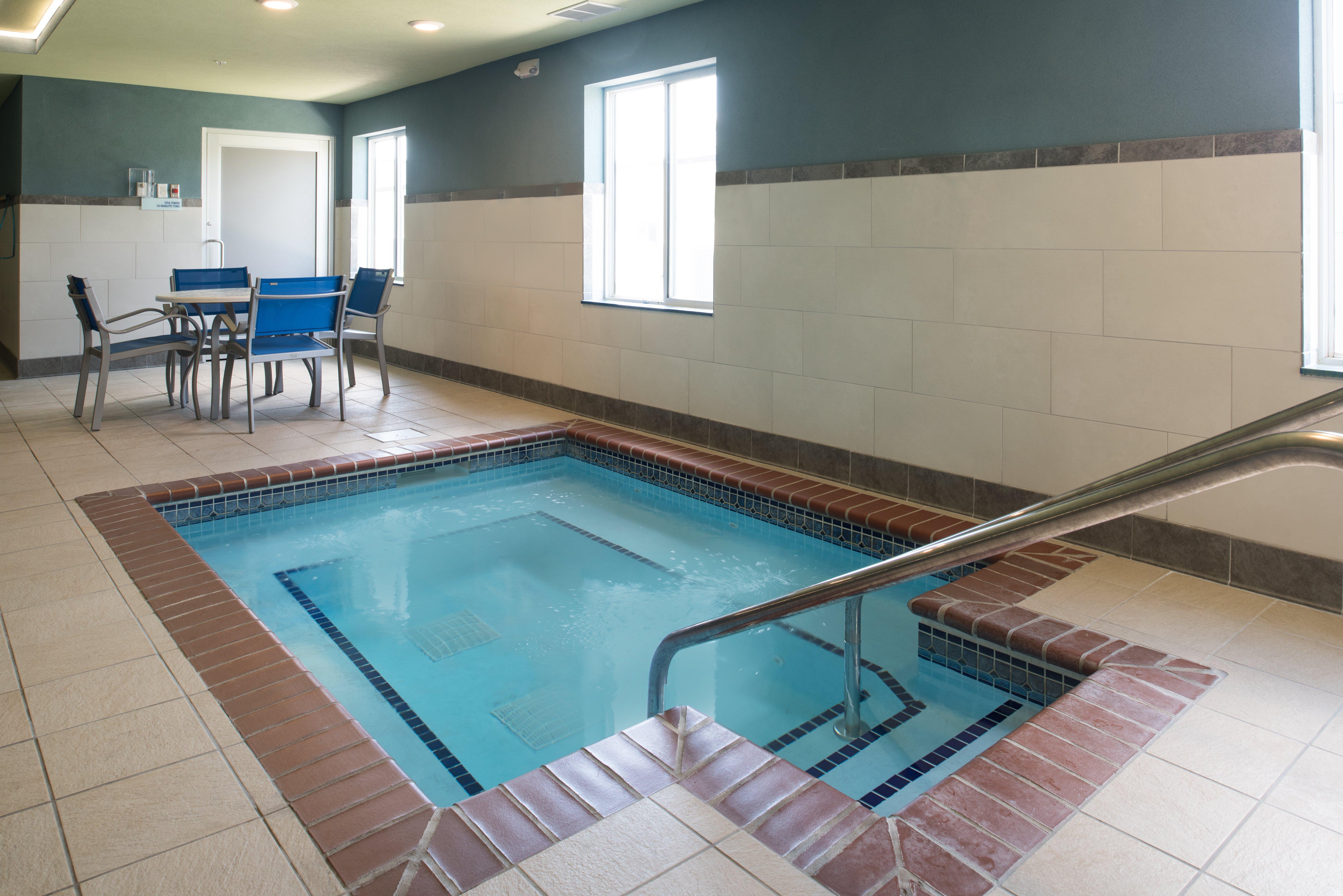 Holiday Inn Express Hotel & Suites Burlington By Ihg Zewnętrze zdjęcie