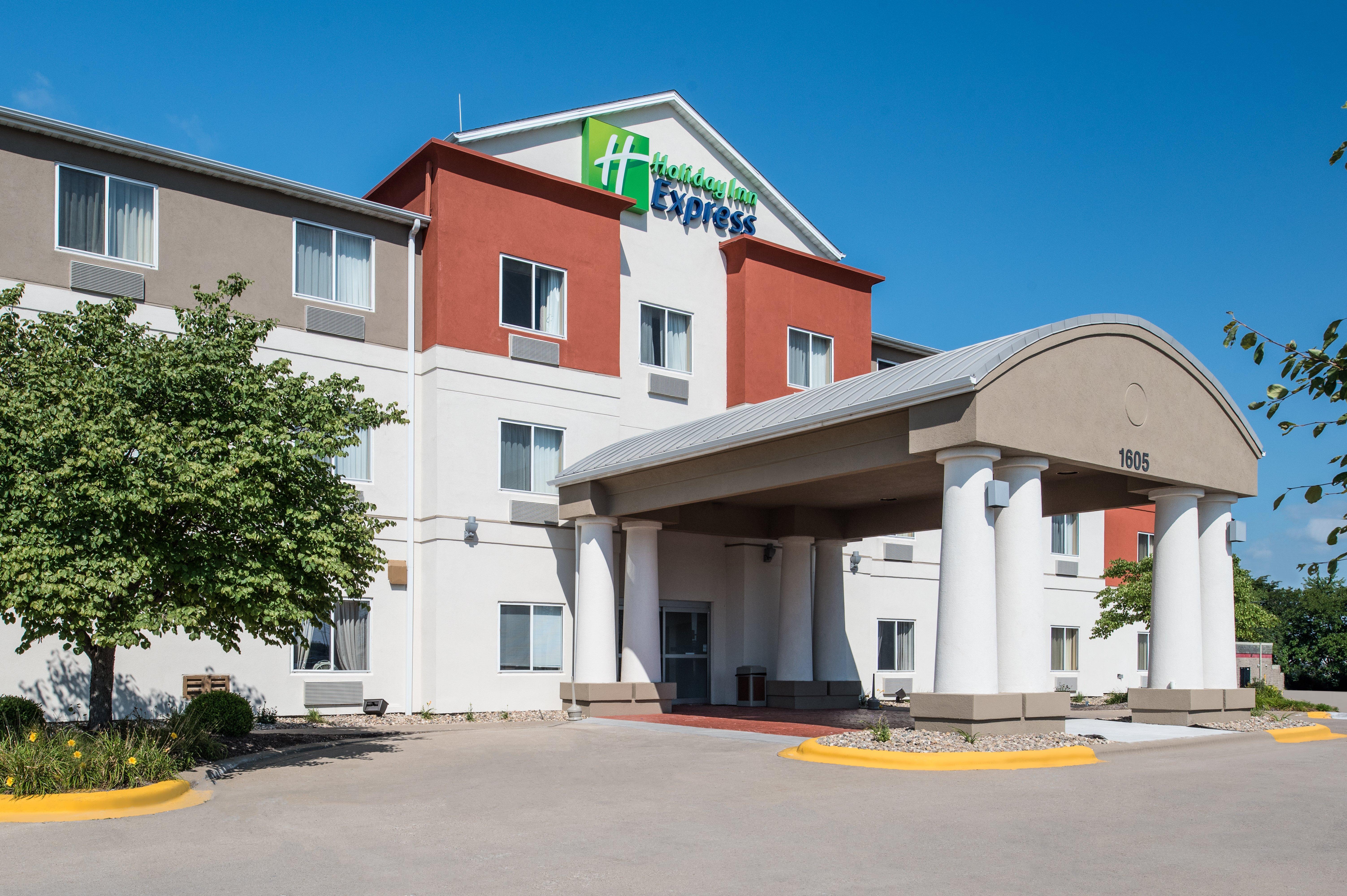 Holiday Inn Express Hotel & Suites Burlington By Ihg Zewnętrze zdjęcie