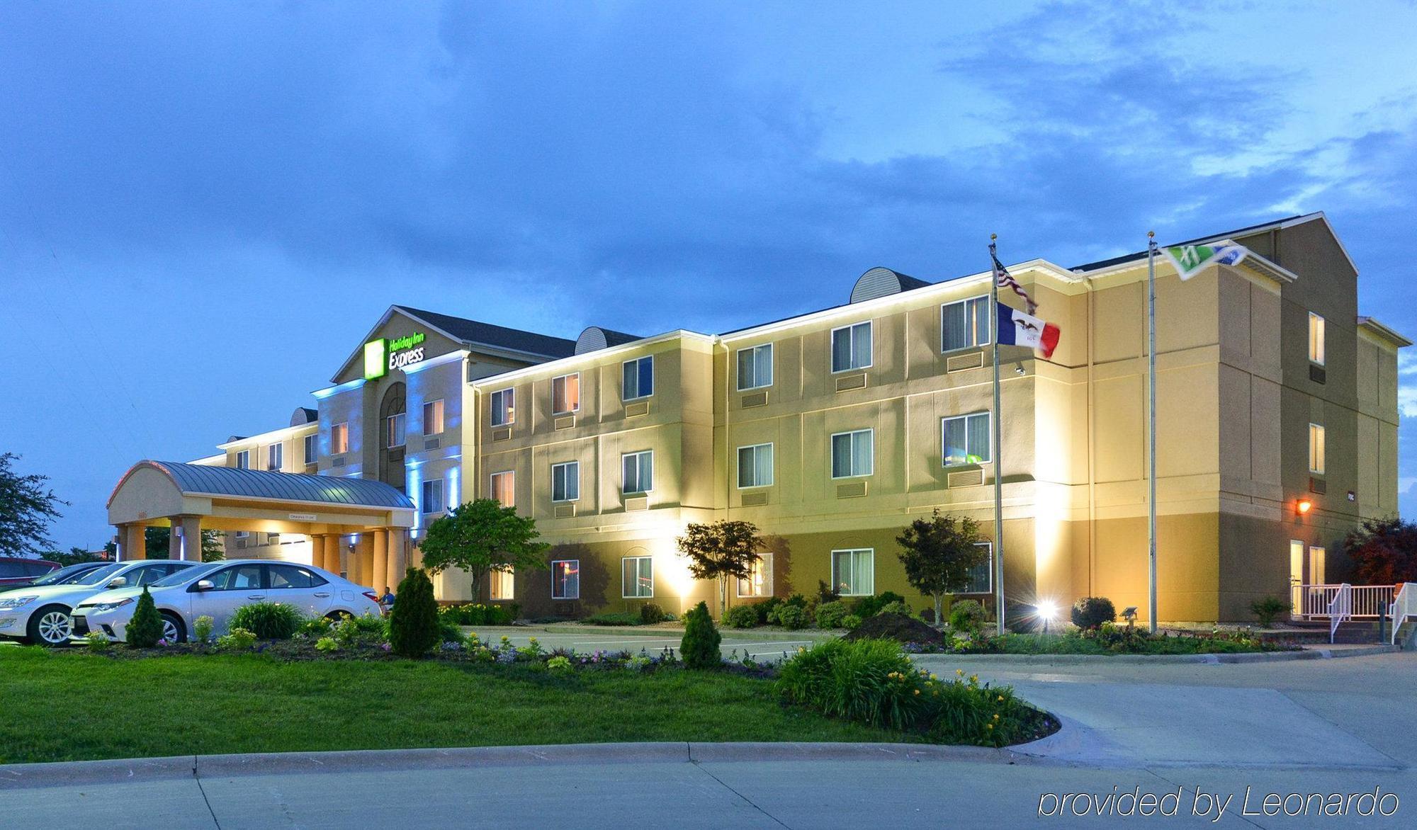 Holiday Inn Express Hotel & Suites Burlington By Ihg Zewnętrze zdjęcie