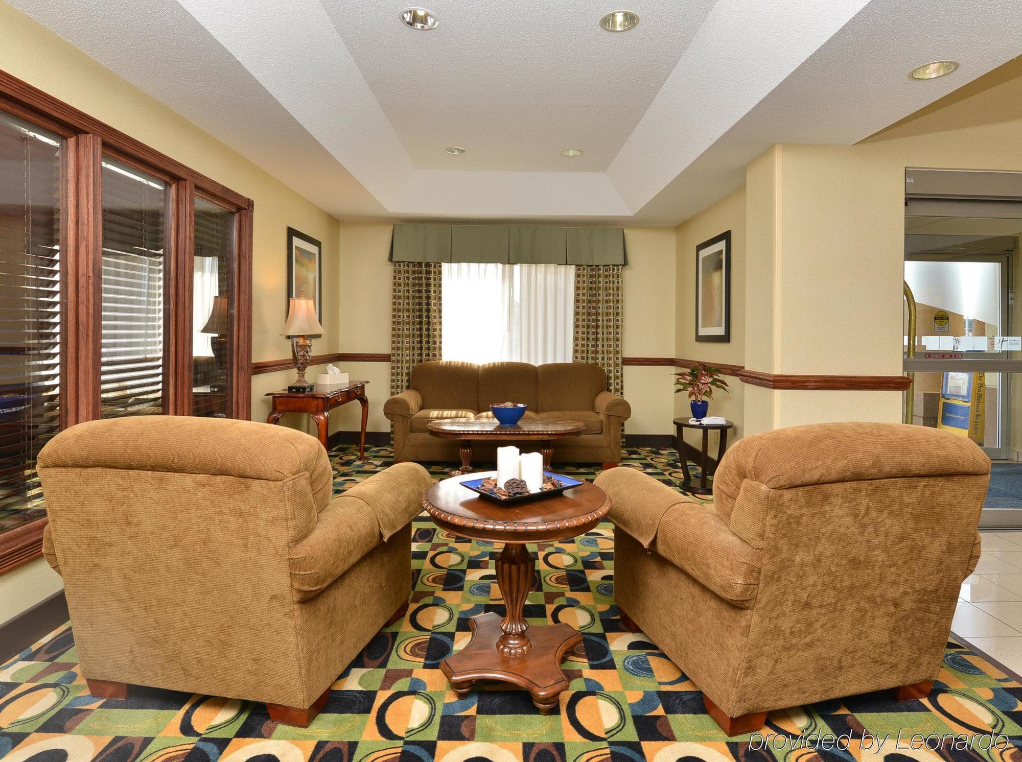 Holiday Inn Express Hotel & Suites Burlington By Ihg Zewnętrze zdjęcie