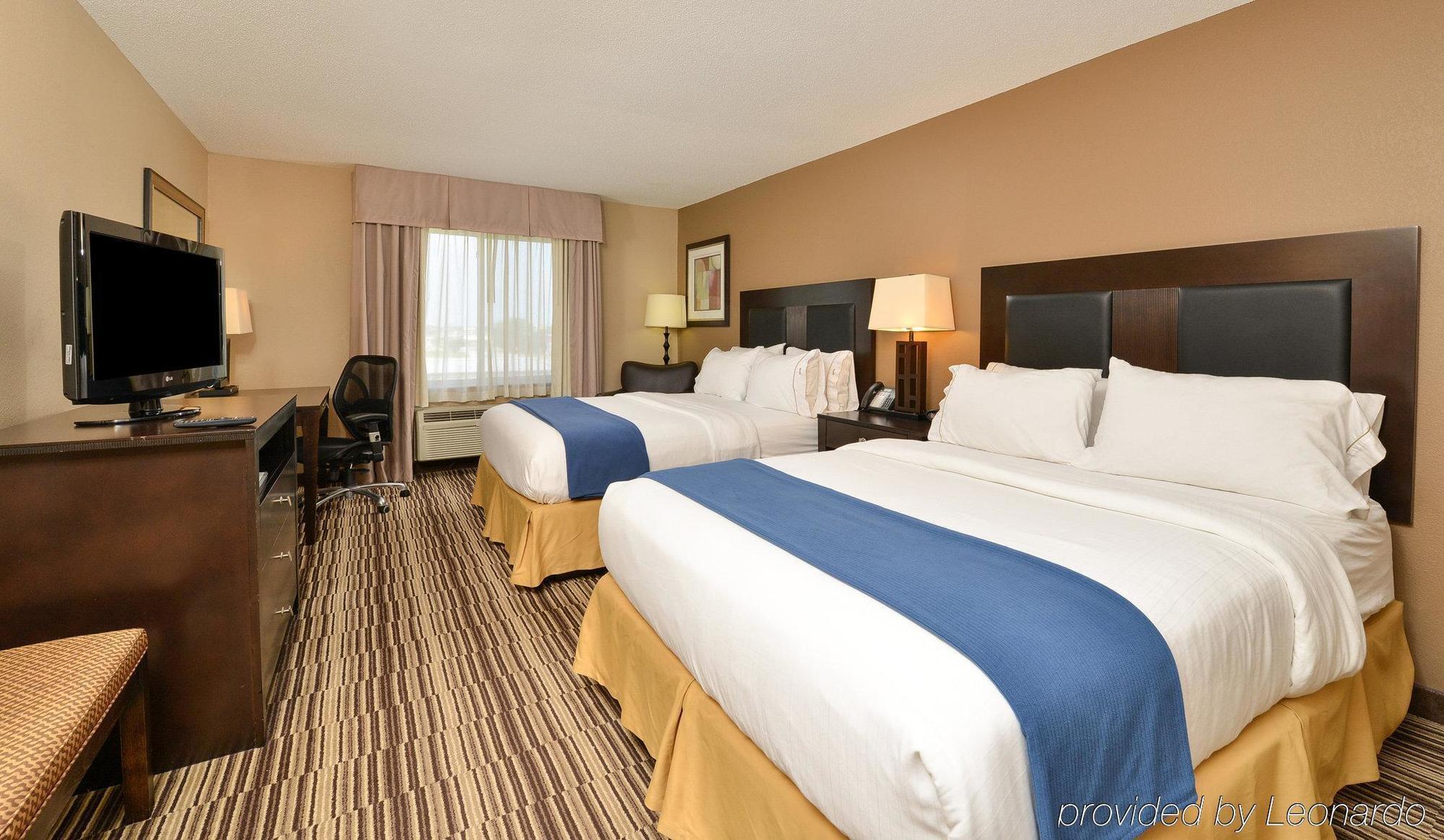 Holiday Inn Express Hotel & Suites Burlington By Ihg Zewnętrze zdjęcie