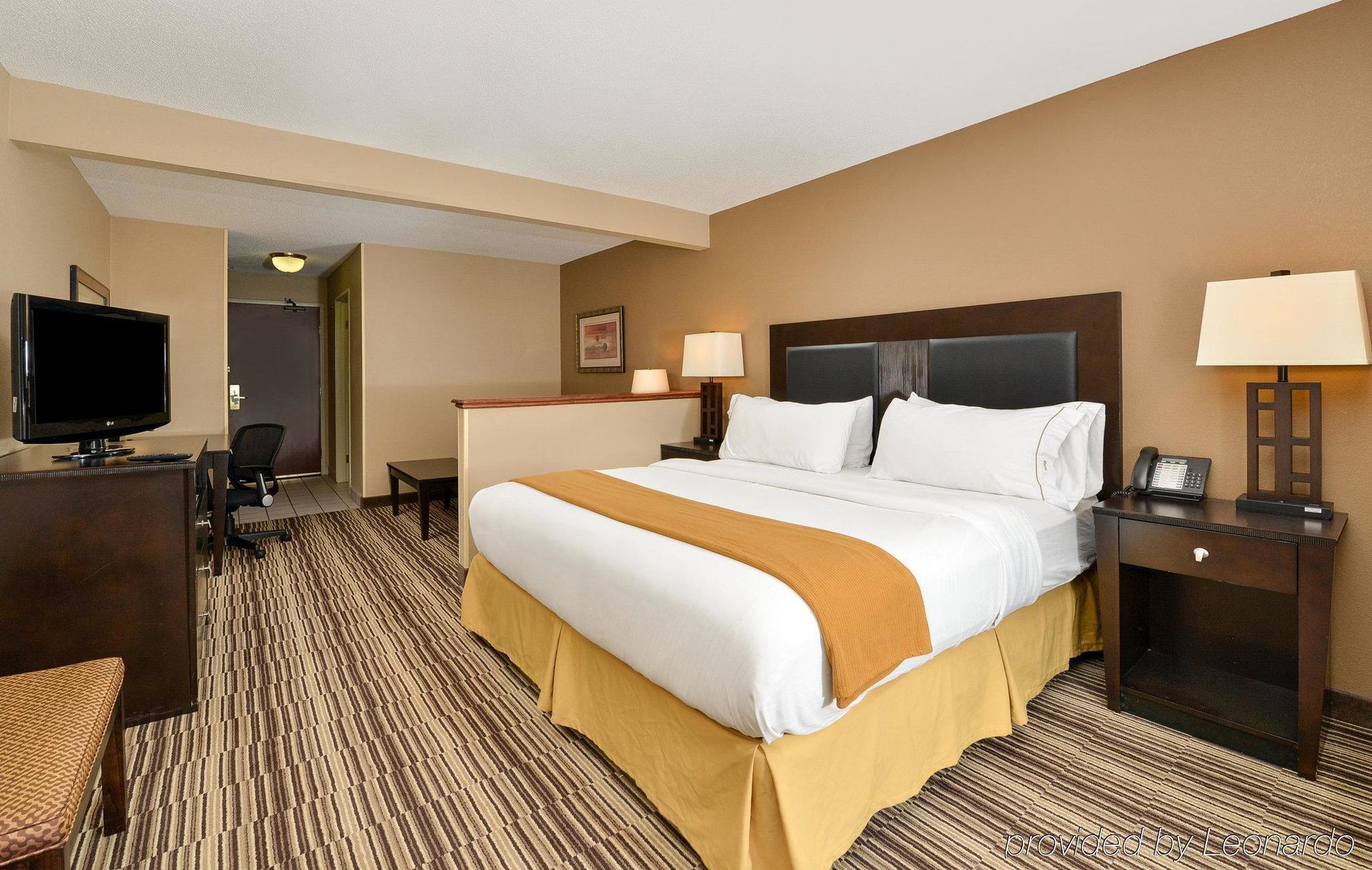 Holiday Inn Express Hotel & Suites Burlington By Ihg Zewnętrze zdjęcie
