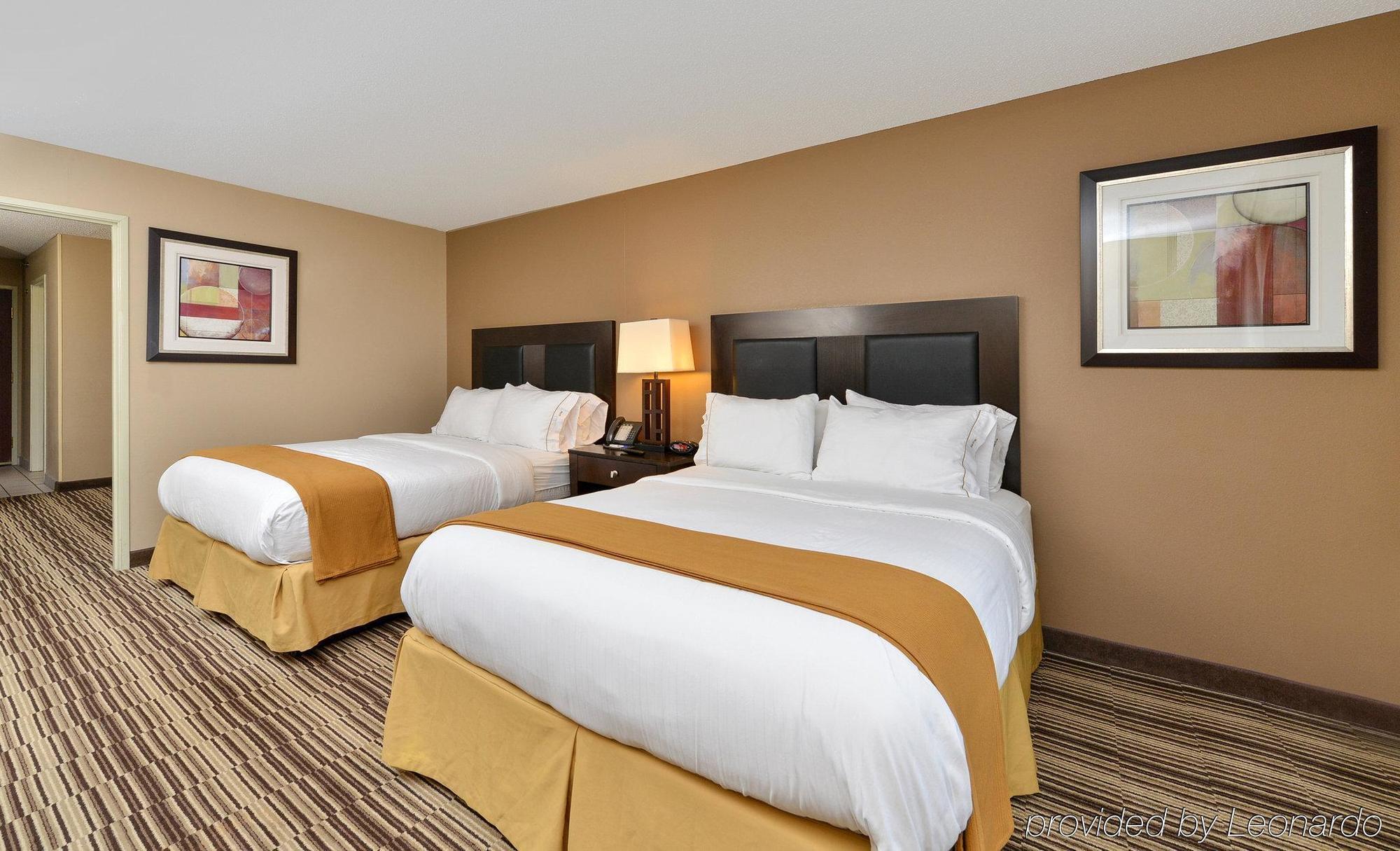 Holiday Inn Express Hotel & Suites Burlington By Ihg Zewnętrze zdjęcie