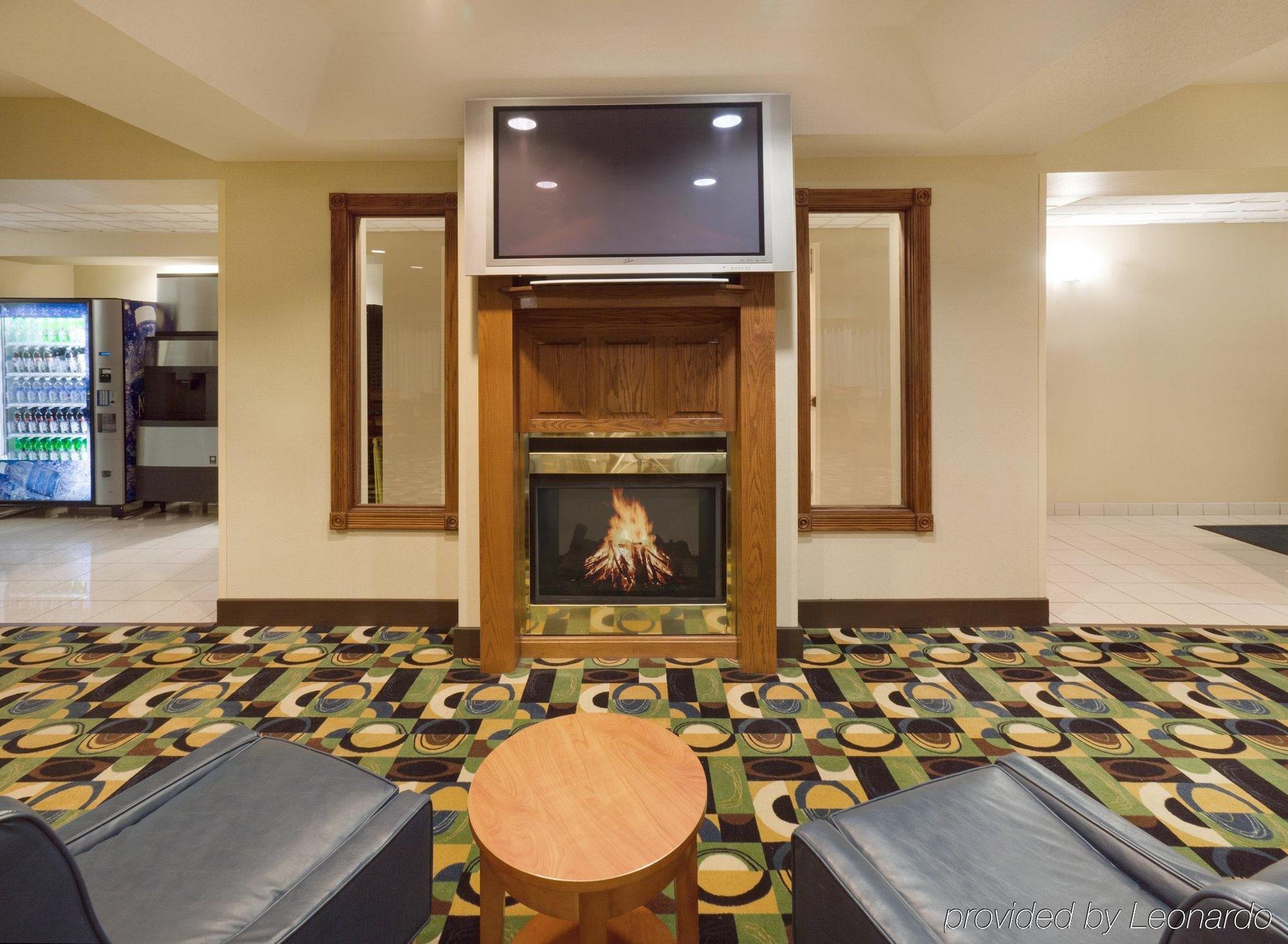 Holiday Inn Express Hotel & Suites Burlington By Ihg Wnętrze zdjęcie